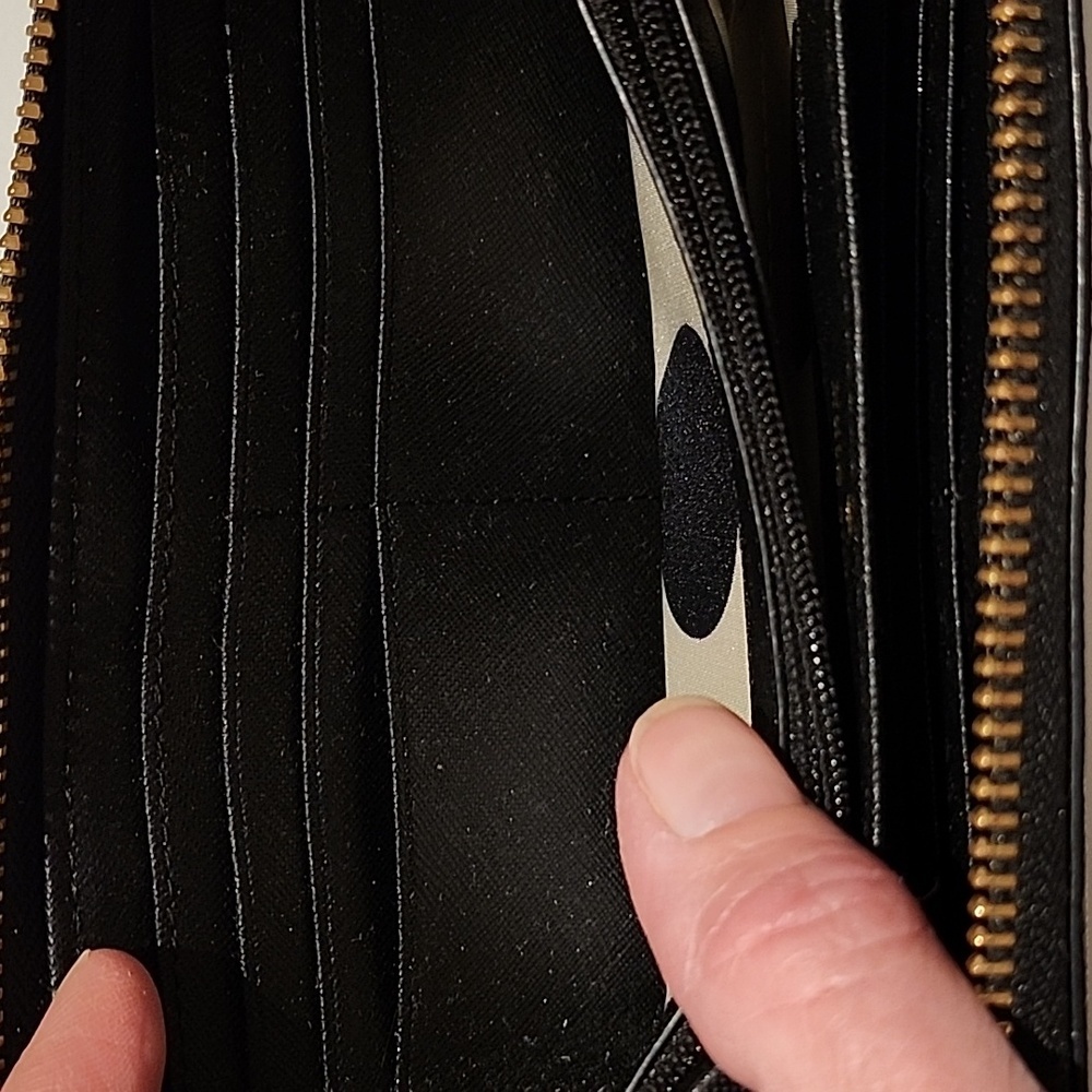 Kate Spade ♠️ zippy wallet - Picture 9 of 12
